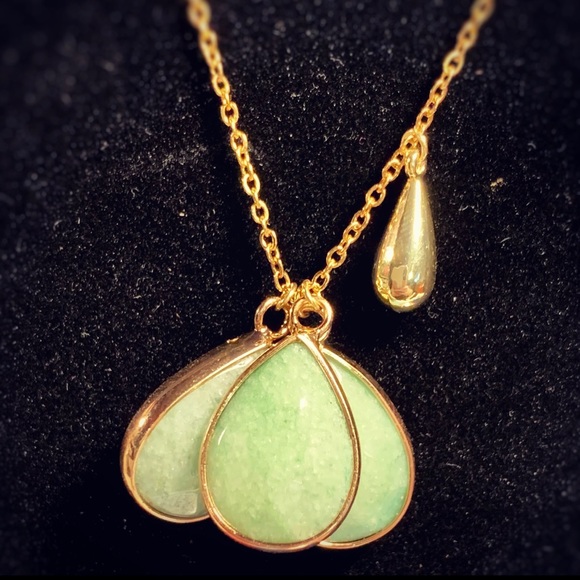 NEW Meghan Markle Inspired Genuine Aventurine Gemstone Pendant Goldtone Necklace - Picture 5 of 9